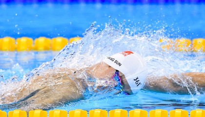 JIUYOU GAMING-特色漂流探险队，挑战河流中的惊险景色，漂流探险作文